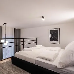 E56 - Grand Boulevard Heritage - Location By Bqa Apartamento Budapest