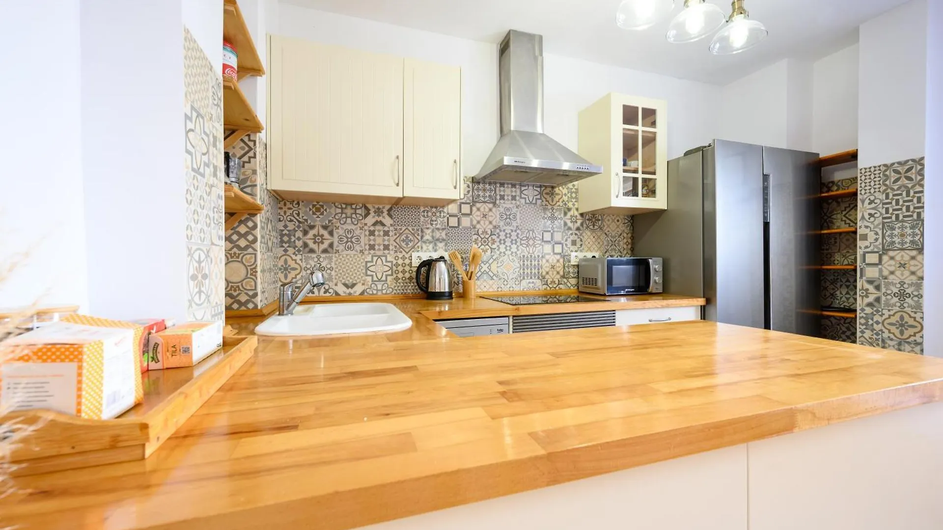 Blue Castle Guesthouse Málaga Homestay szállás