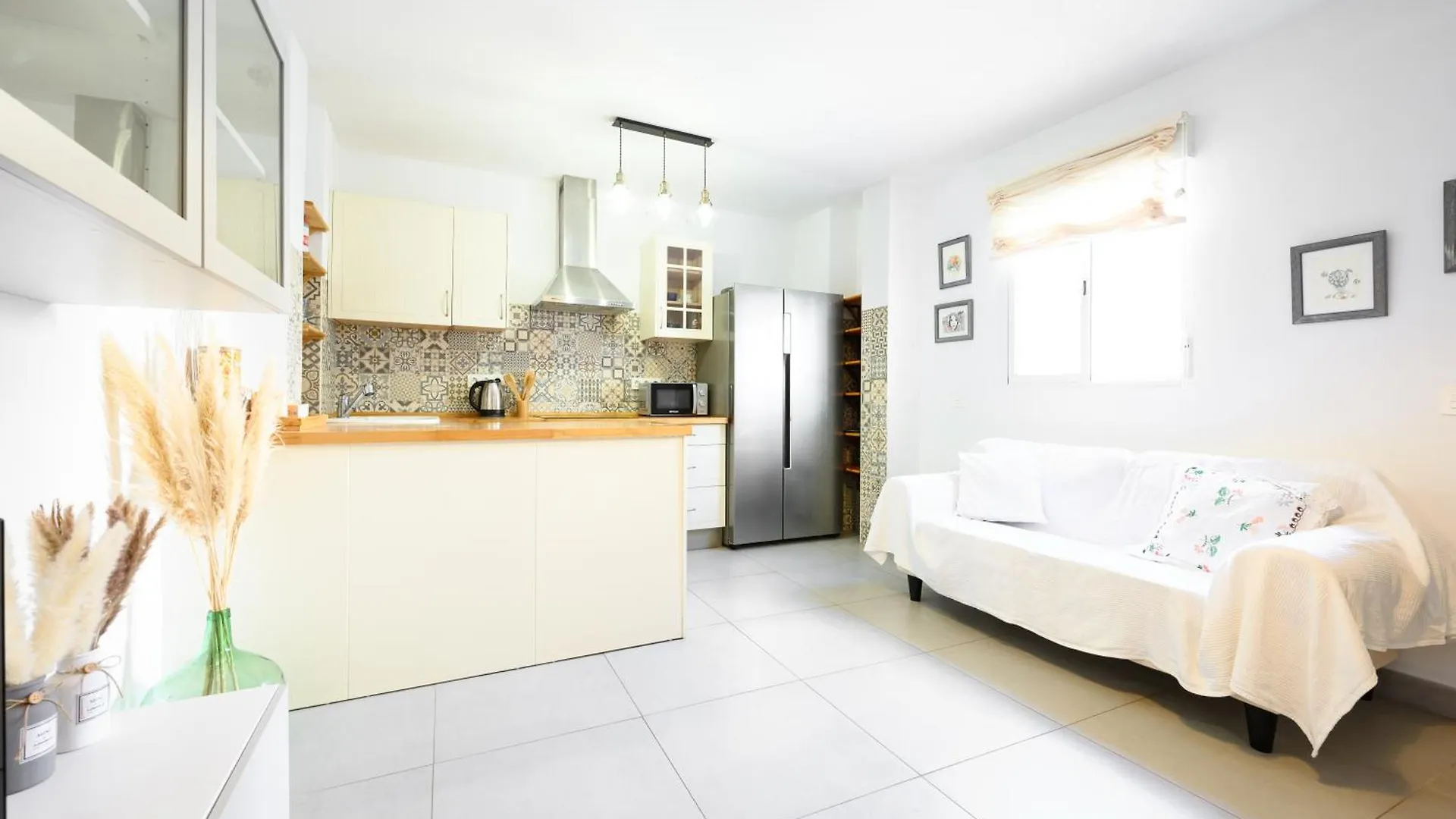 Blue Castle Guesthouse Malaga